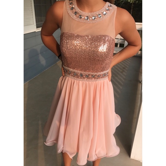 Women’s formal dress - Picture 1 of 2